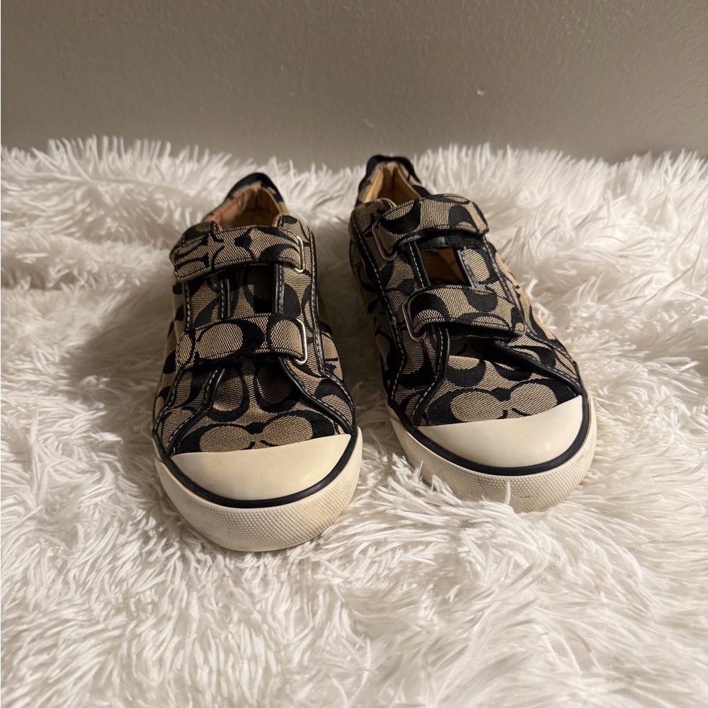 Coach Converse Stylish Shoes with Black and Tan Design